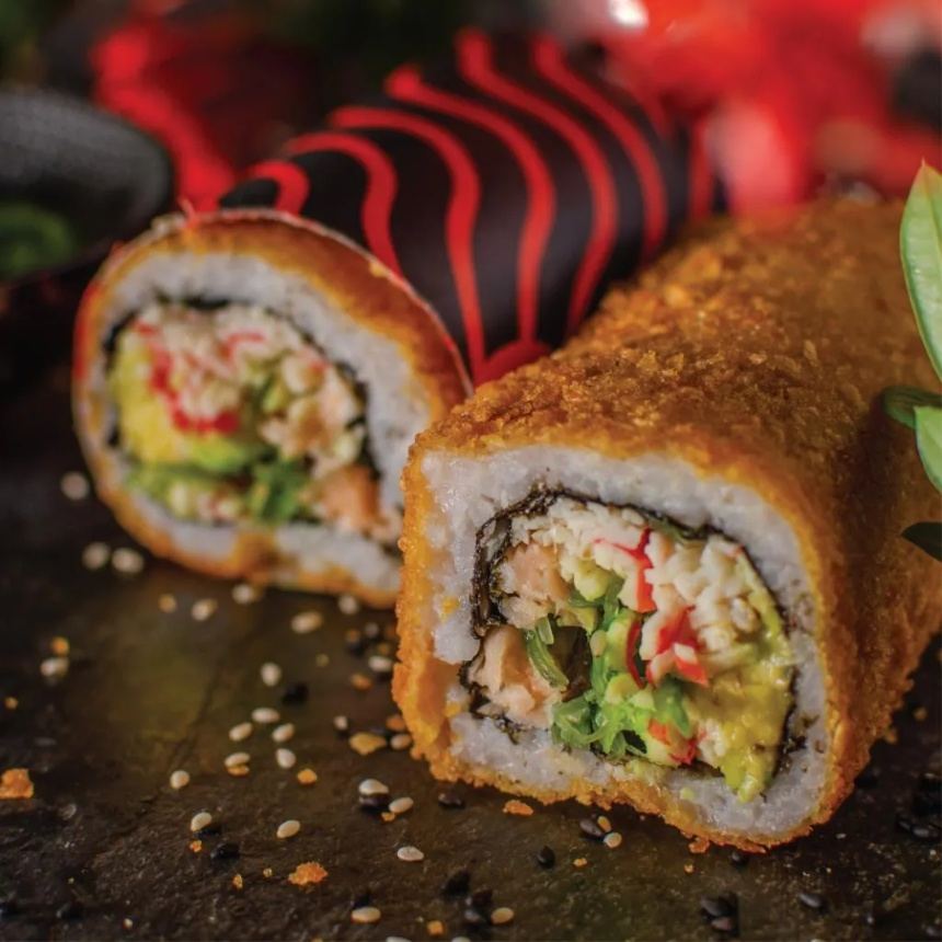 Handroll Osaka con salmón y wakame